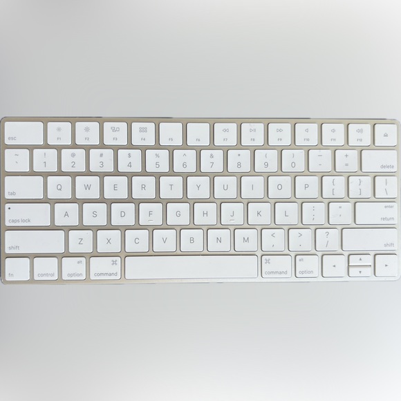 White Apple Magic Keyboard - Picture 2 of 4